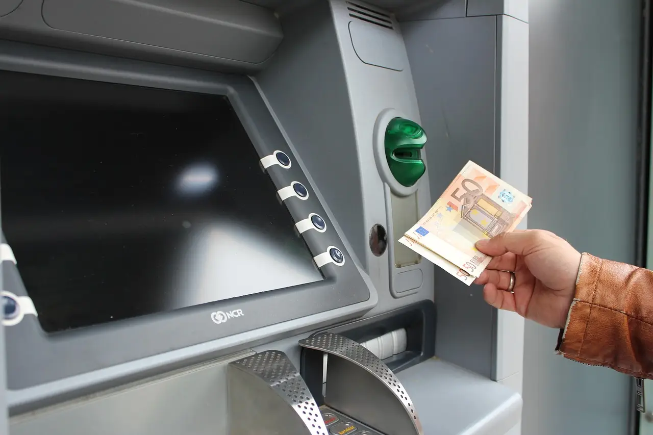 Addio ai prelievi al bancomat: ecco come potrai prelevare i tuoi soldi Addio ai prelievi al bancomat: ecco come potrai prelevare i tuoi soldi