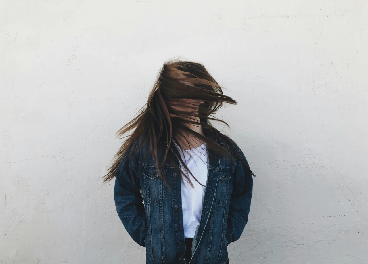 Cosa succede ai tuoi capelli se non li lavi per una settimana: la verità dei dermatologi Cosa succede ai tuoi capelli se non li lavi per una settimana: la verità dei dermatologi