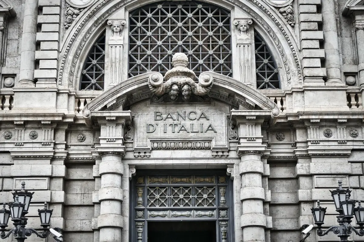 Banconote da 50 euro a rischio: l’allerta ufficiale della Banca Centrale e come difendersi Banconote da 50 euro a rischio: l’allerta ufficiale della Banca Centrale e come difendersi
